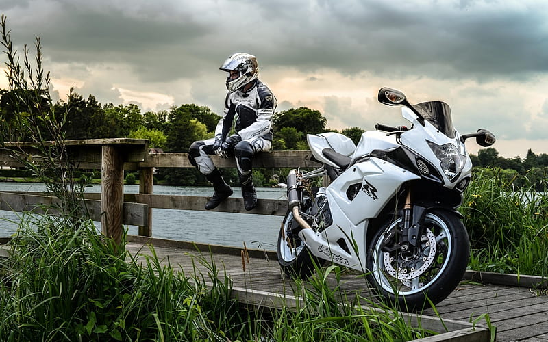 Ever Stall Your Motorcycle? Here’s How to Launch Like a Pro! By KingsMotorcycleFairings.com