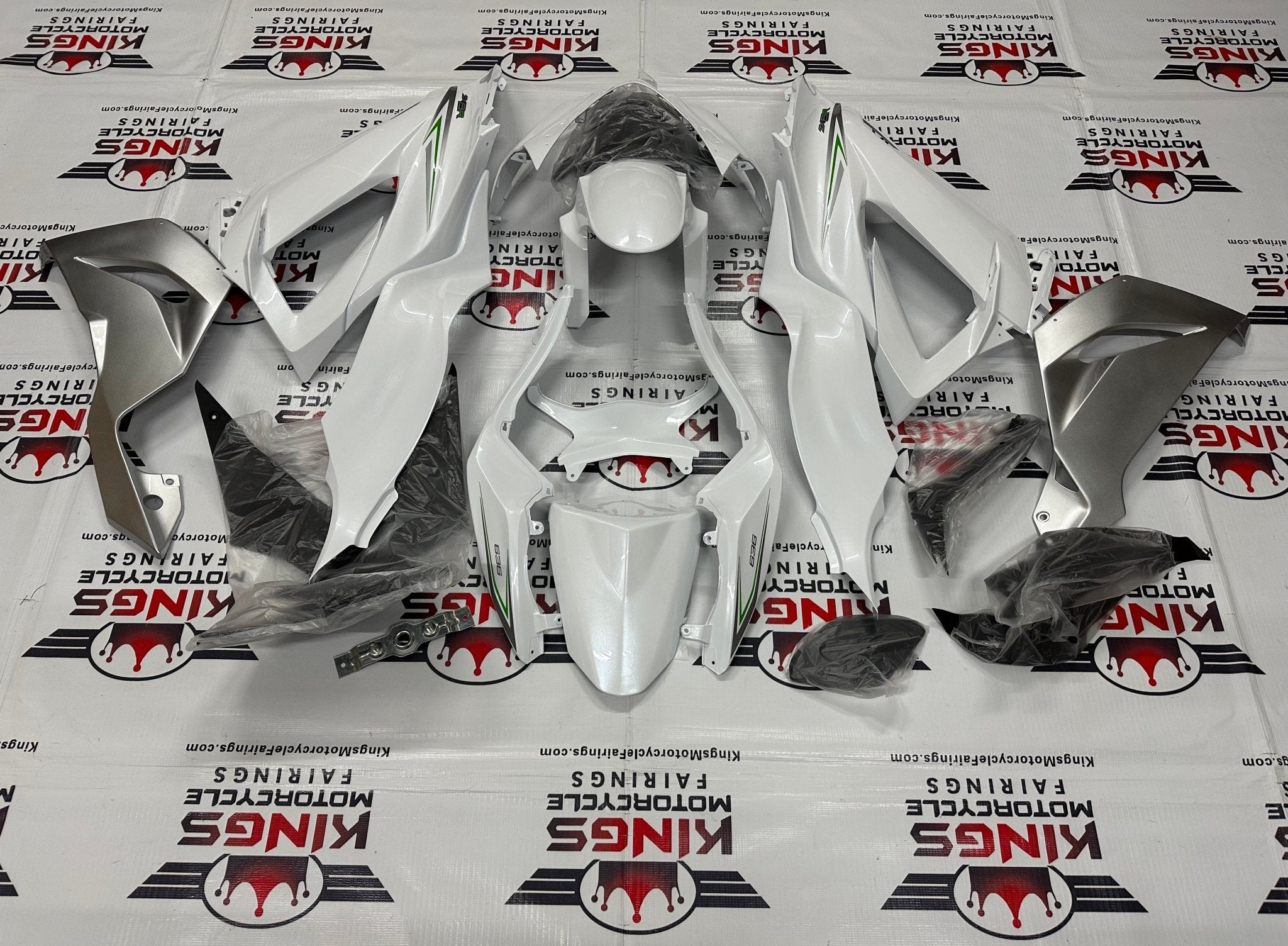 Kawasaki Ninja ZX6R Fairings (2013-2018) White, Silver | Kings