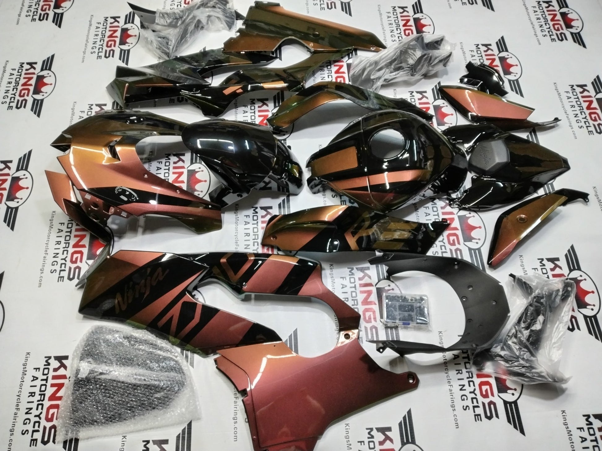 Kawasaki Ninja ZX-10R Fairings (2021-2025) Gold, Pink Chameleon from KingsMotorcycleFairings.com