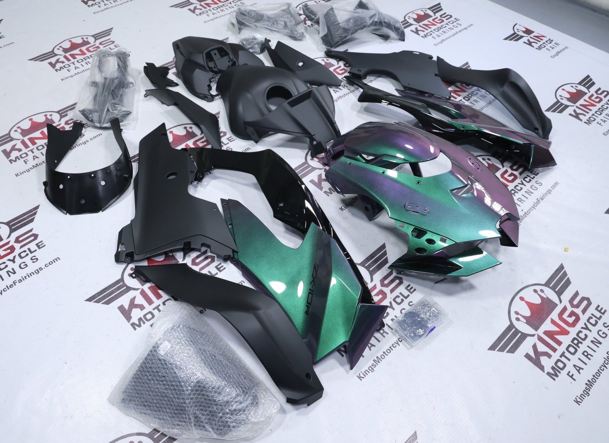 Kawasaki Ninja ZX10R Fairings (2021-2025) Chameleon Green, Purple, Matte Black from KingsMotorcycleFairings.com
