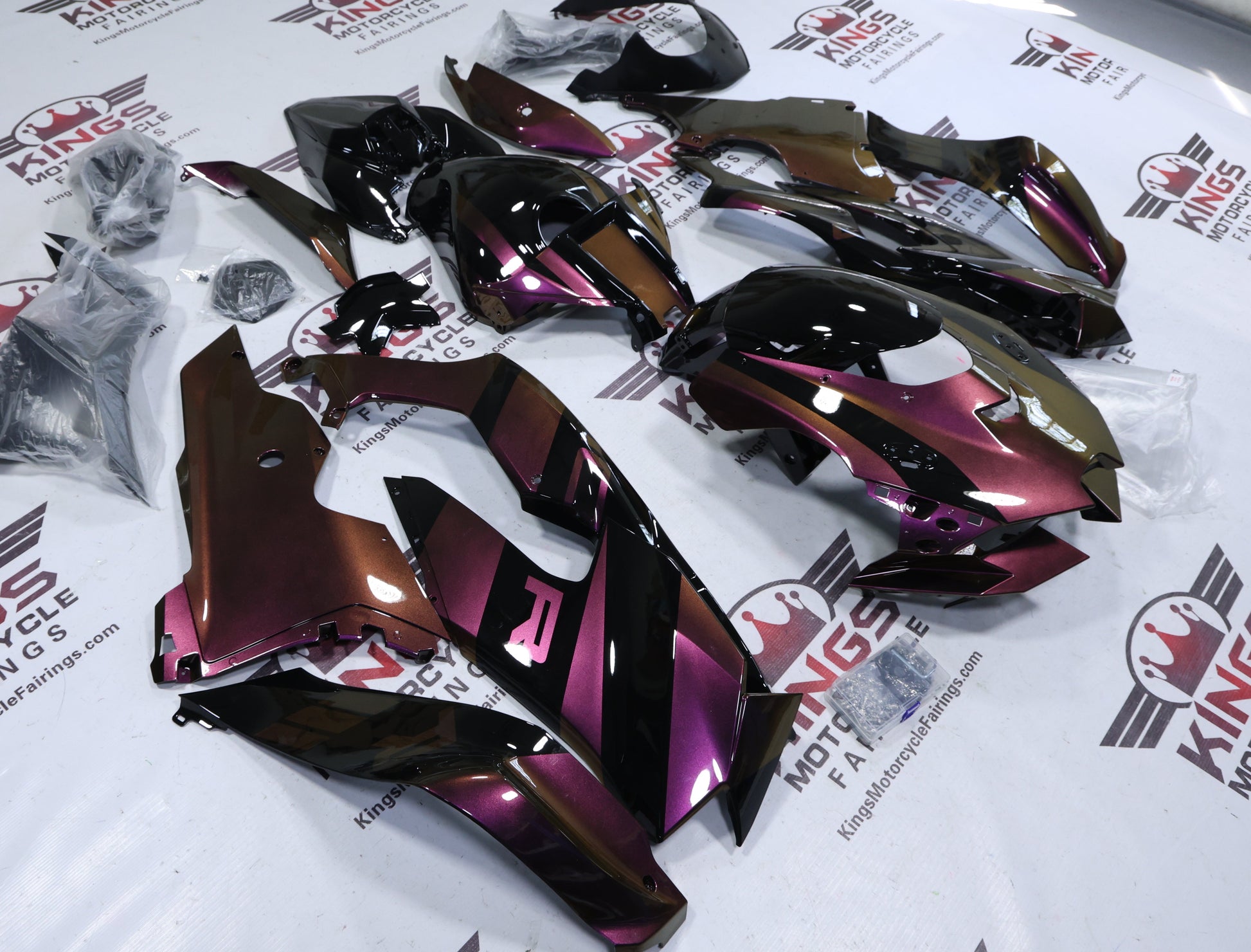 Kawasaki Ninja ZX10R Fairings (2021-2025) Pink, Gold Chameleon at KingsMotorcycleFairings.com