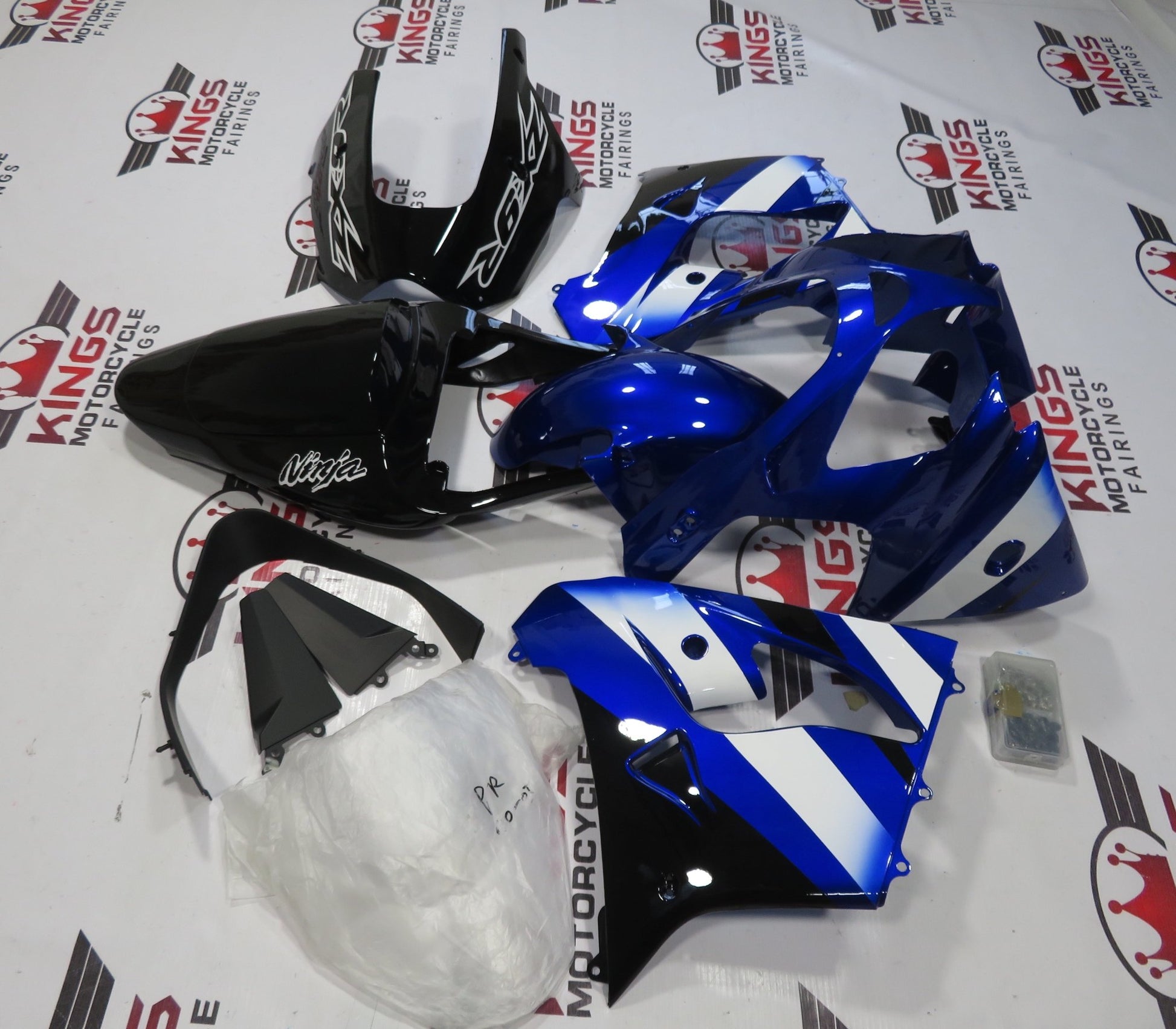Kawasaki ZX-9R Fairings (2000-2001) Blue, Black, White at KingsMotorcycleFairings.com