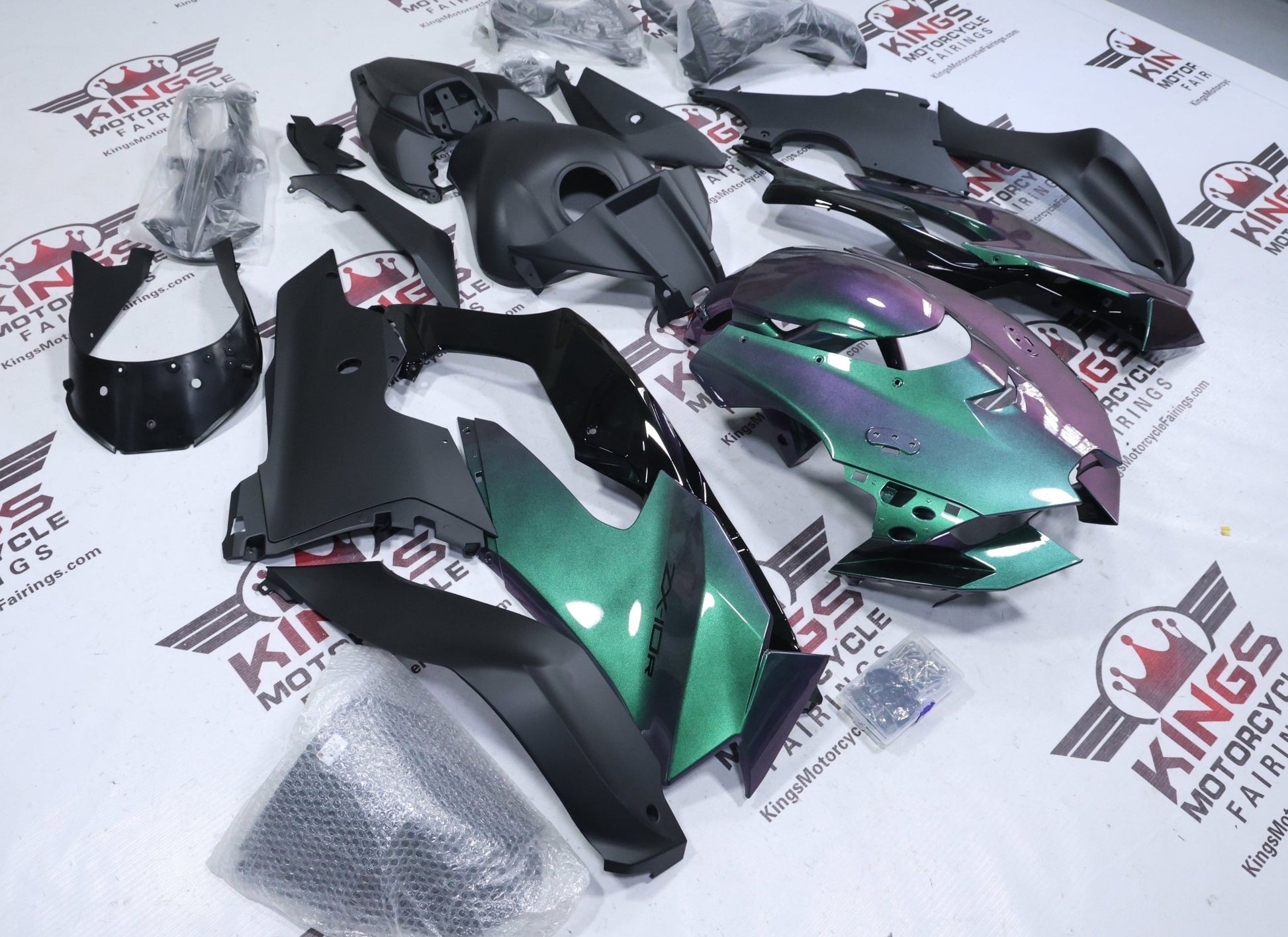 Kawasaki Ninja ZX-10R Fairings (2021-2025) Chameleon Green, Purple, Matte Black from KingsMotorcycleFairings.com