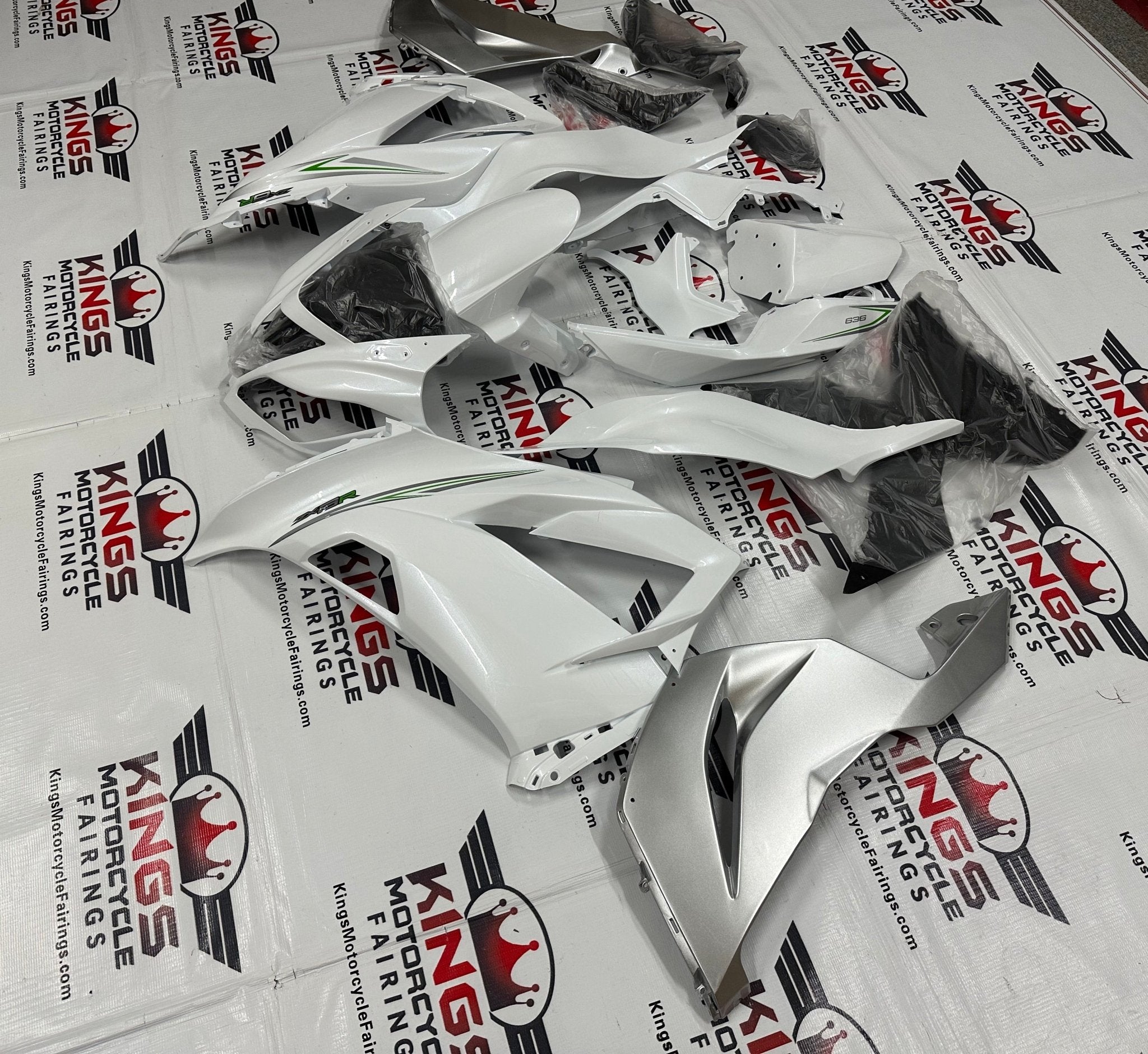 Kawasaki Ninja ZX6R Fairings (2013-2018) White, Silver | Kings