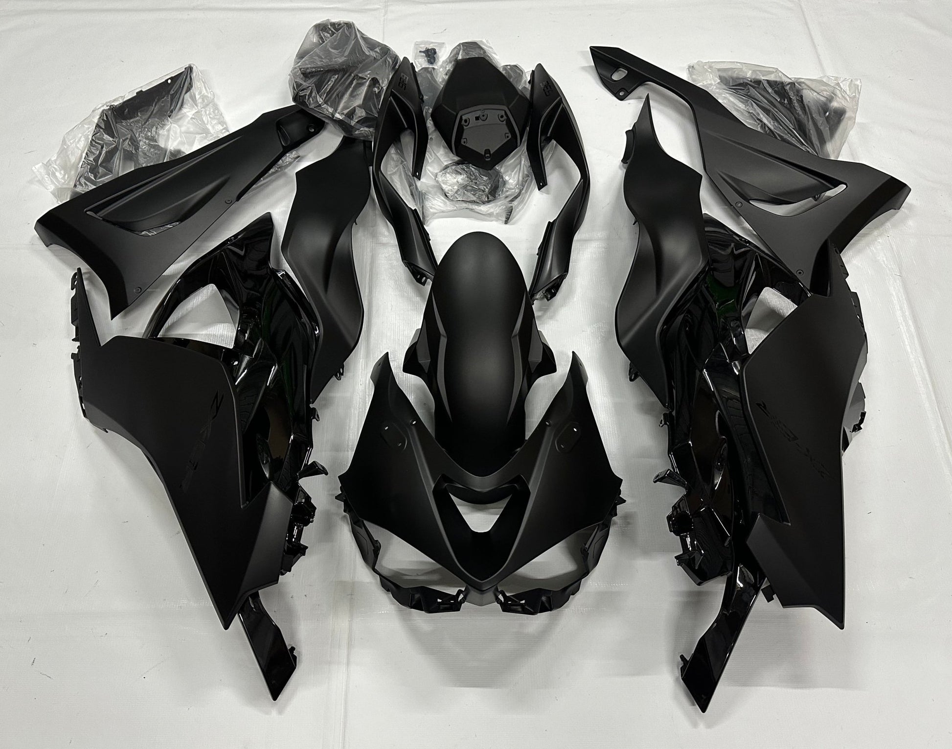 Kawasaki ZX6R Fairings (2024-2025) Matte Black, Gloss Black at KingsMotorcycleFairings.com