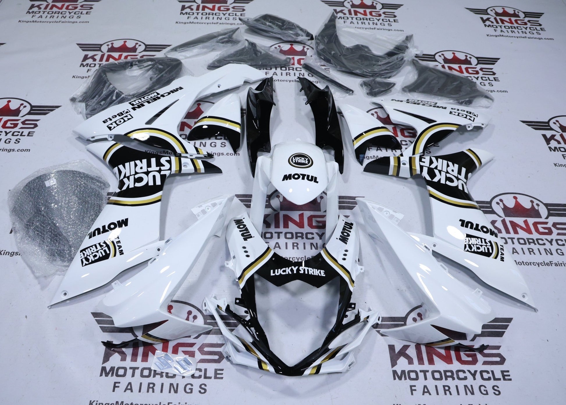 Suzuki GSX-R600 Fairings (2025-2026) Lucky Strike White, Black, Gold from KingsMotorcycleFairings.com