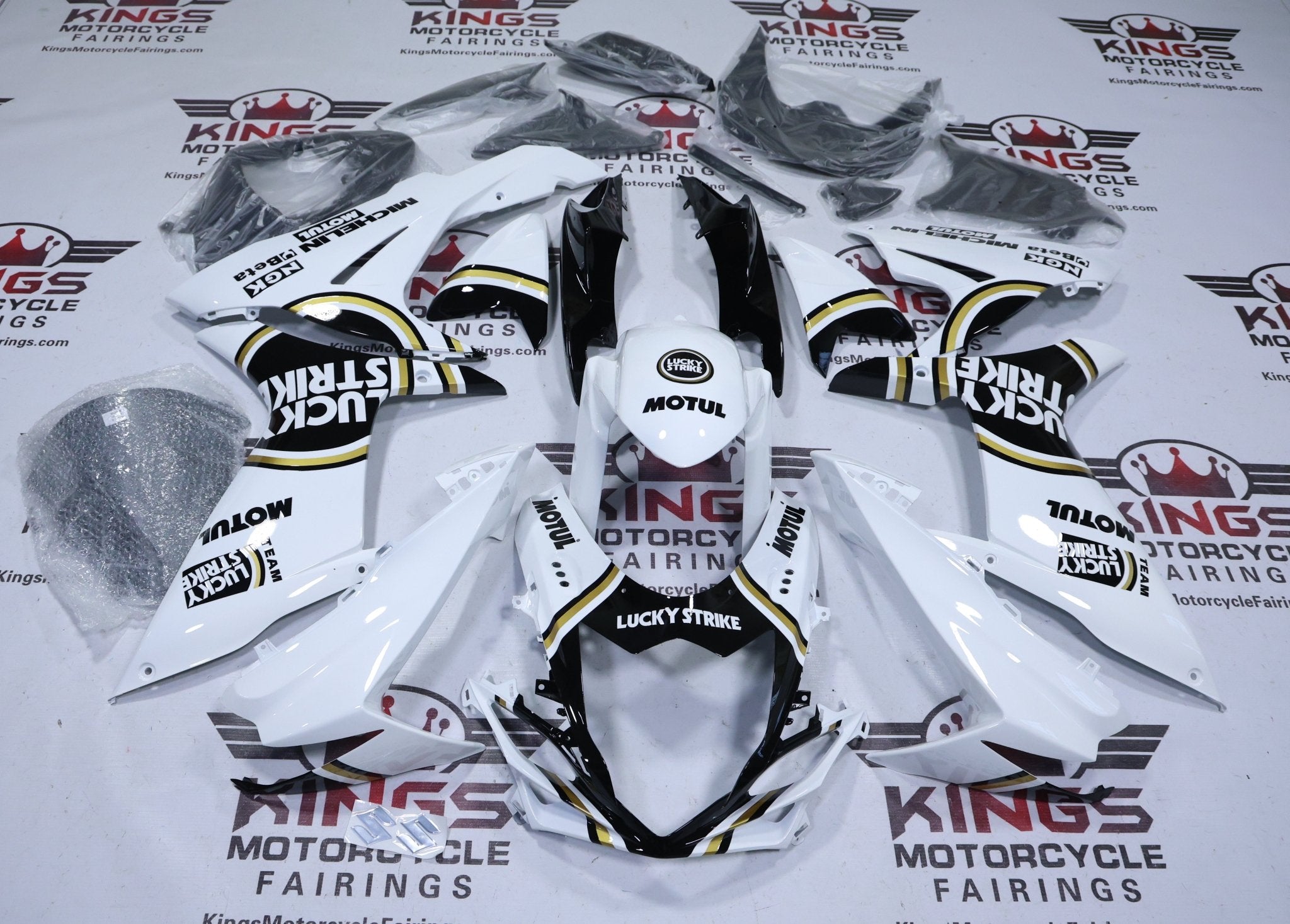 Suzuki GSX-R600 Fairings (2025-2026) Lucky Strike White, Black, Gold from KingsMotorcycleFairings.com