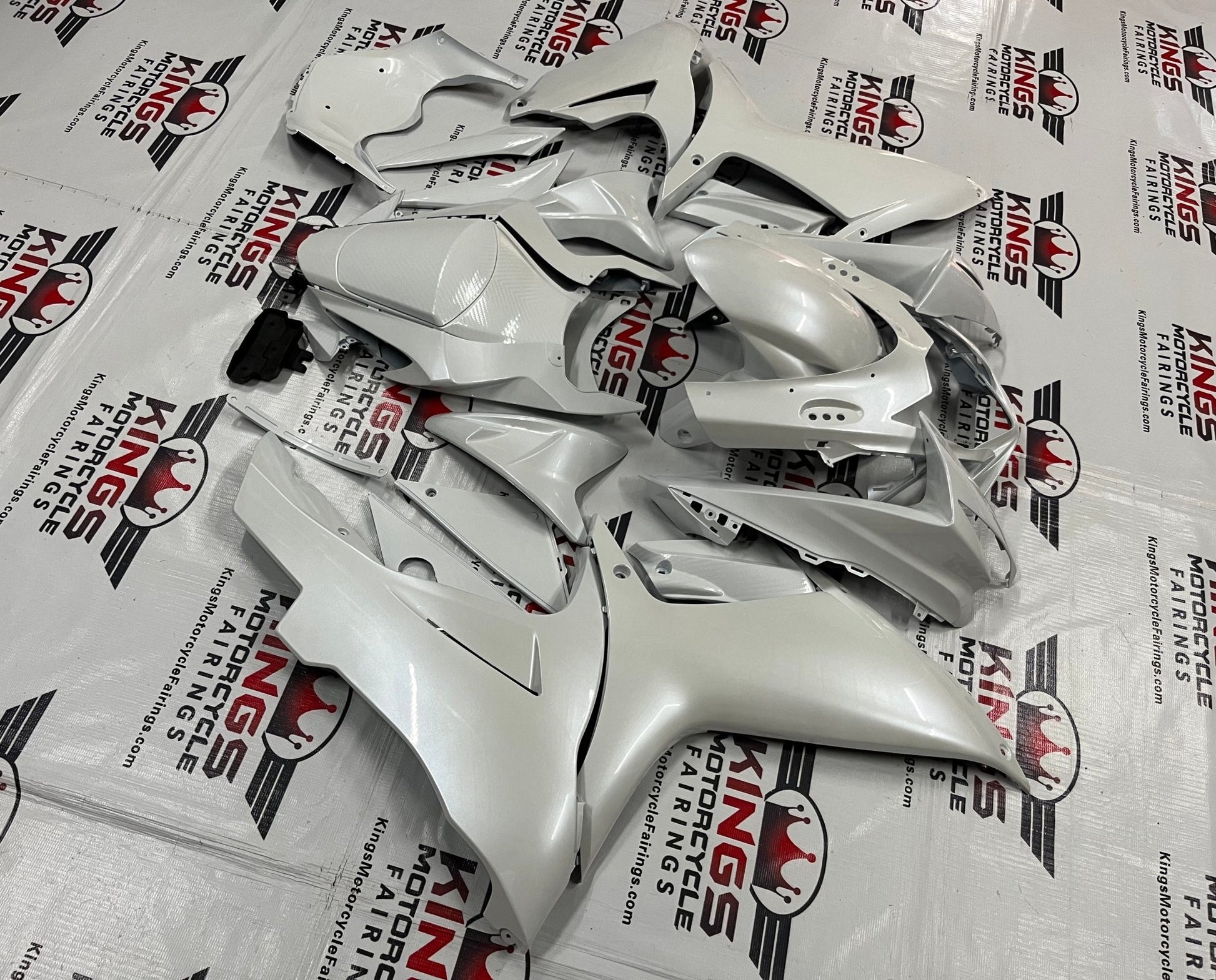 Suzuki GSX-R600 Fairings (2025-2026) Pearl White at KingsMotorcycleFairings.com