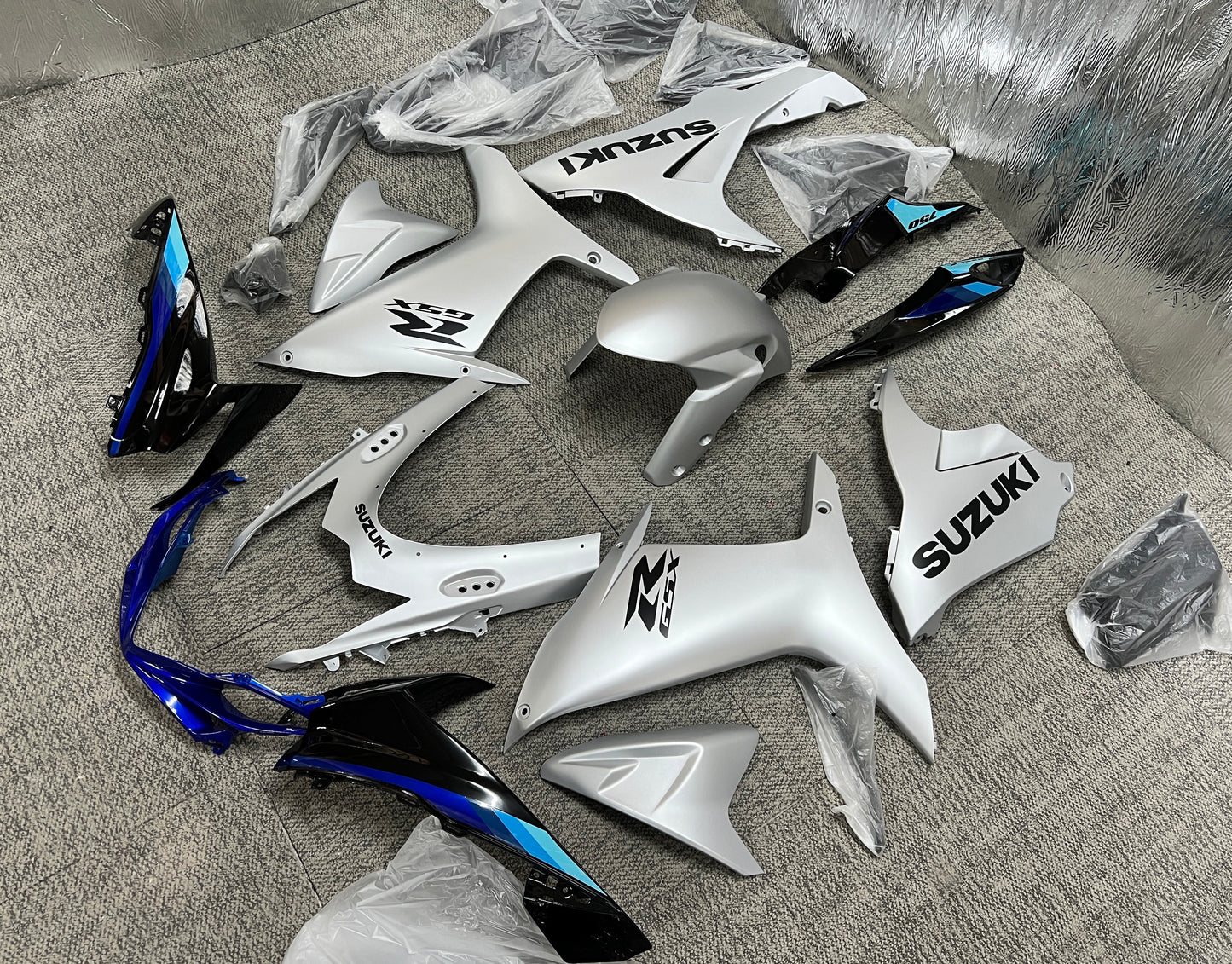 Suzuki GSX-R600 Fairings (2025-2026) Silver, Black, Blue at KingsMotorcycleFairings.com