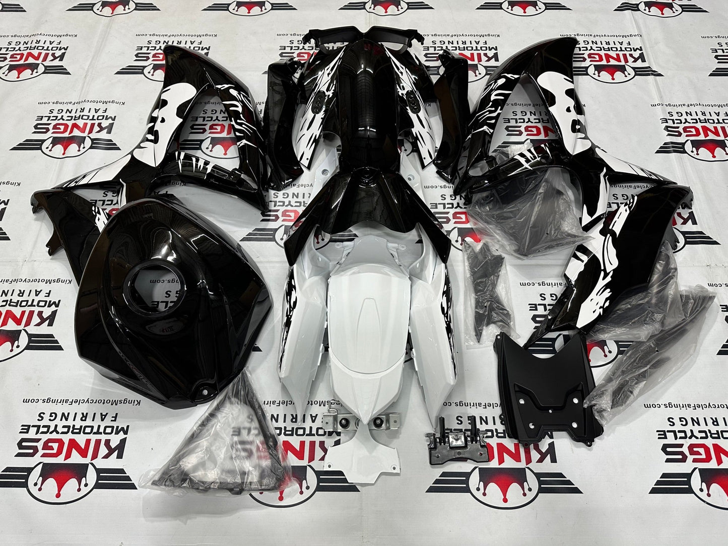 Suzuki GSX-R750 Fairings (2008-2010) Black, White, Woman at KingsMotorcycleFairings.com