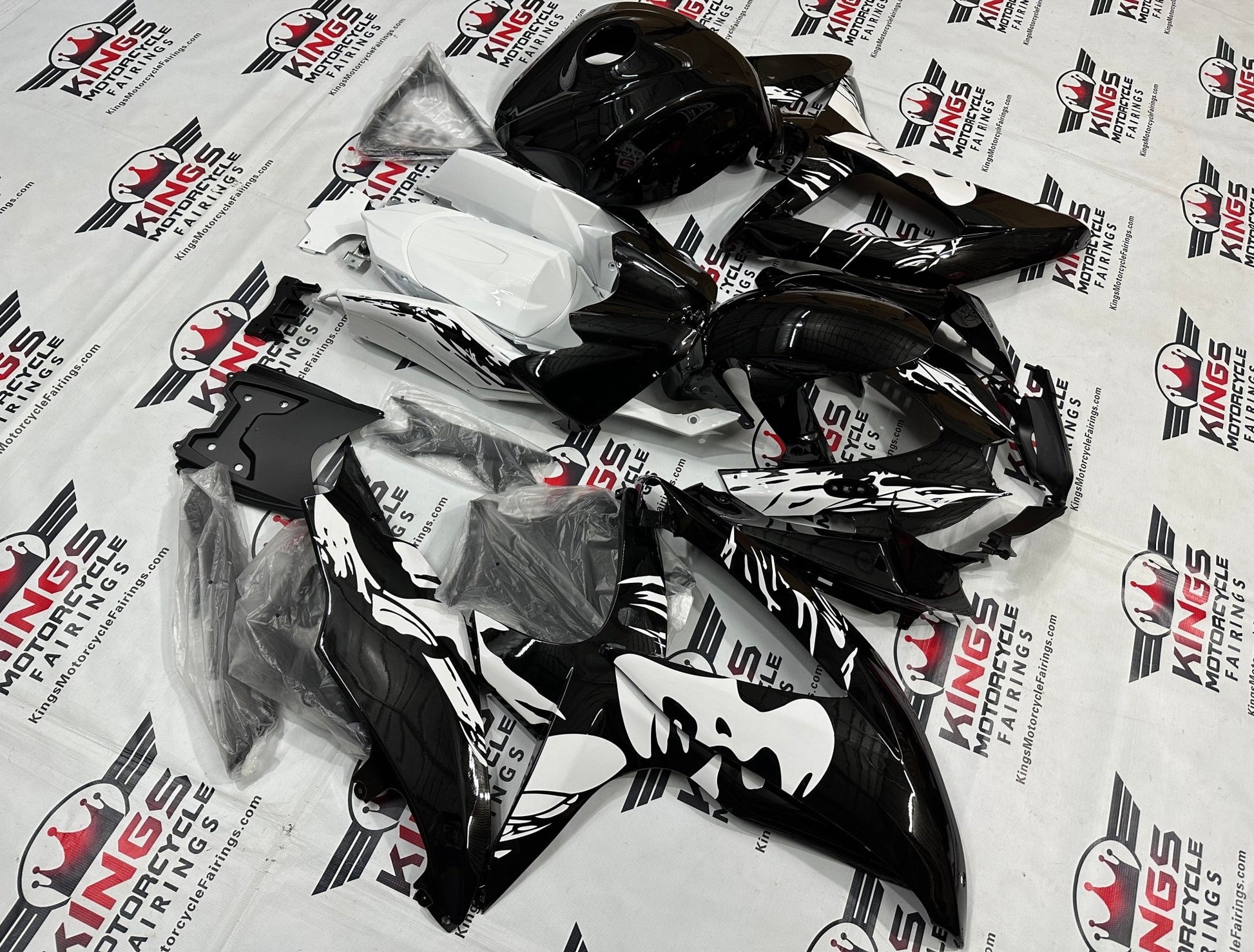 Suzuki GSX-R750 Fairings (2008-2010) Black, White, Woman from KingsMotorcycleFairings.com