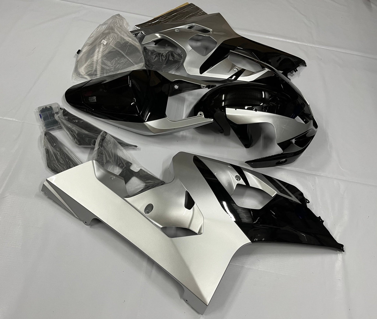 Suzuki GSXR600 (2000-2003) Silver, Black Fairings at KingsMotorcycleFairings.com