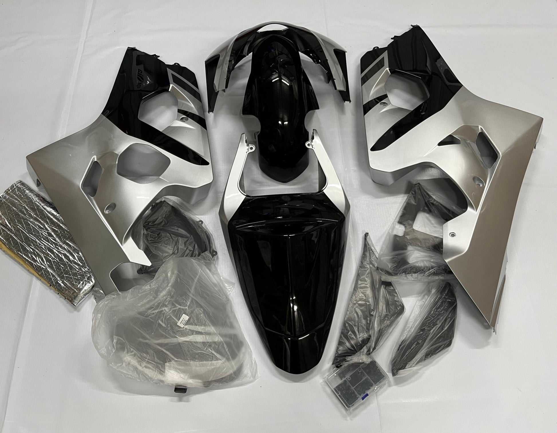 Suzuki GSXR600 (2000-2003) Silver, Black Fairings at KingsMotorcycleFairings.com