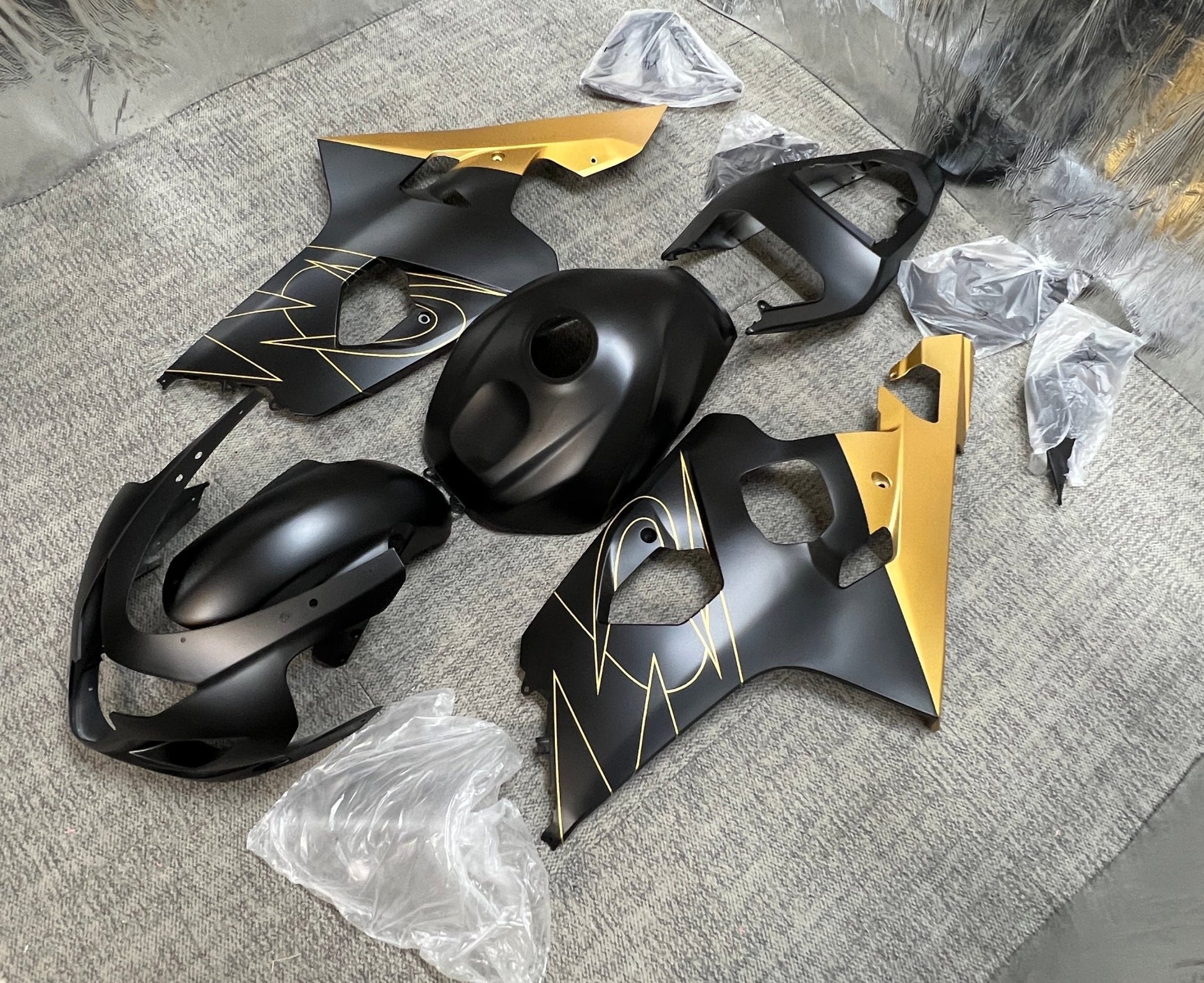 Suzuki GSX-R750 Fairings (2004-2005) Flat Black, Gold Tribal at KingsMotorcycleFairings.com