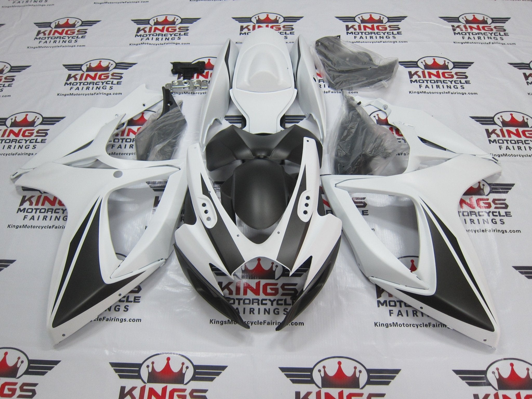 Suzuki GSXR750 (2006-2007) Matte White & Matte Silver Fairings at KingsMotorcycleFairings.com