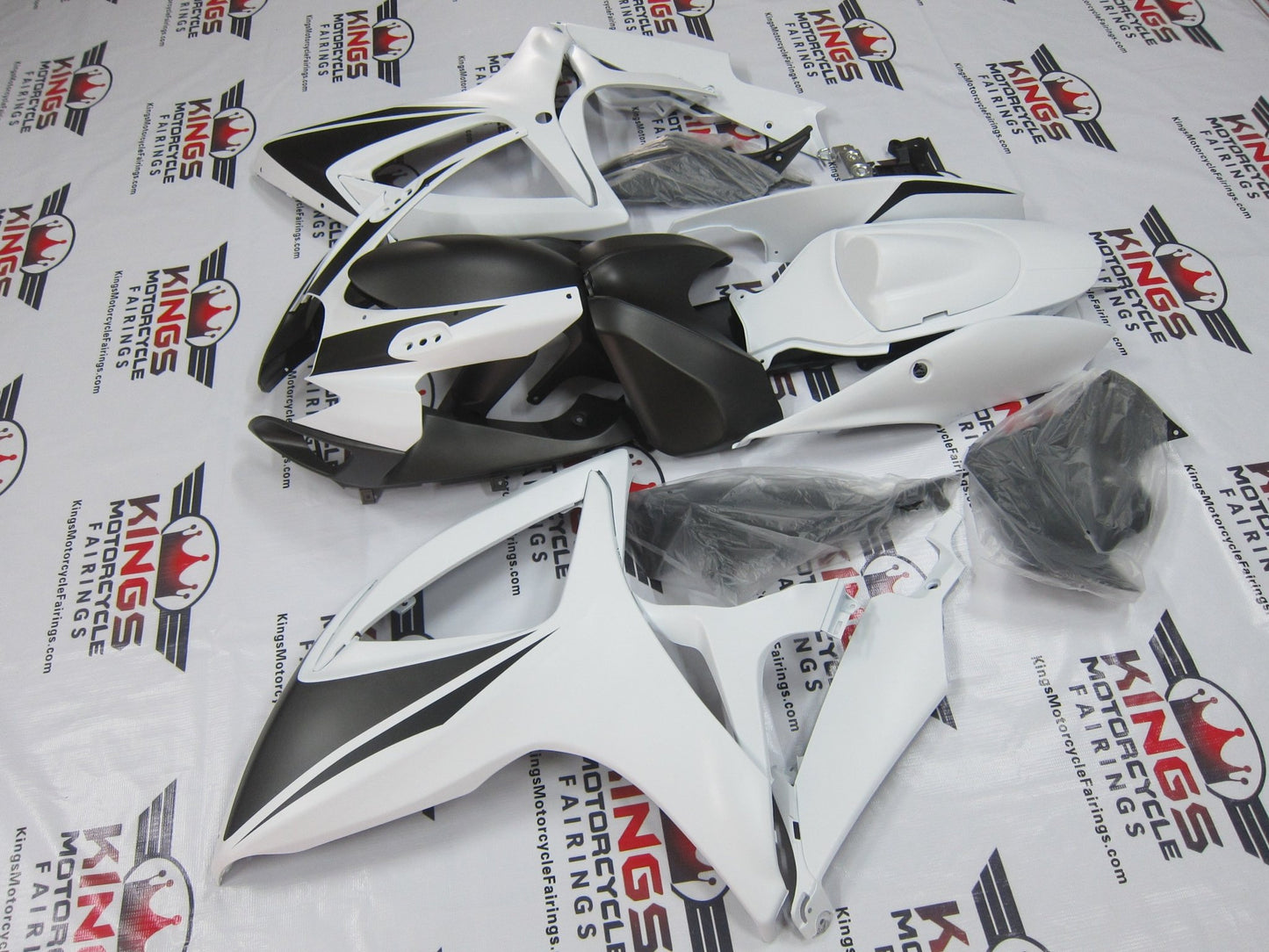 Suzuki GSXR750 Fairings (2006-2007) Matte White & Matte Silver at KingsMotorcycleFairings.com