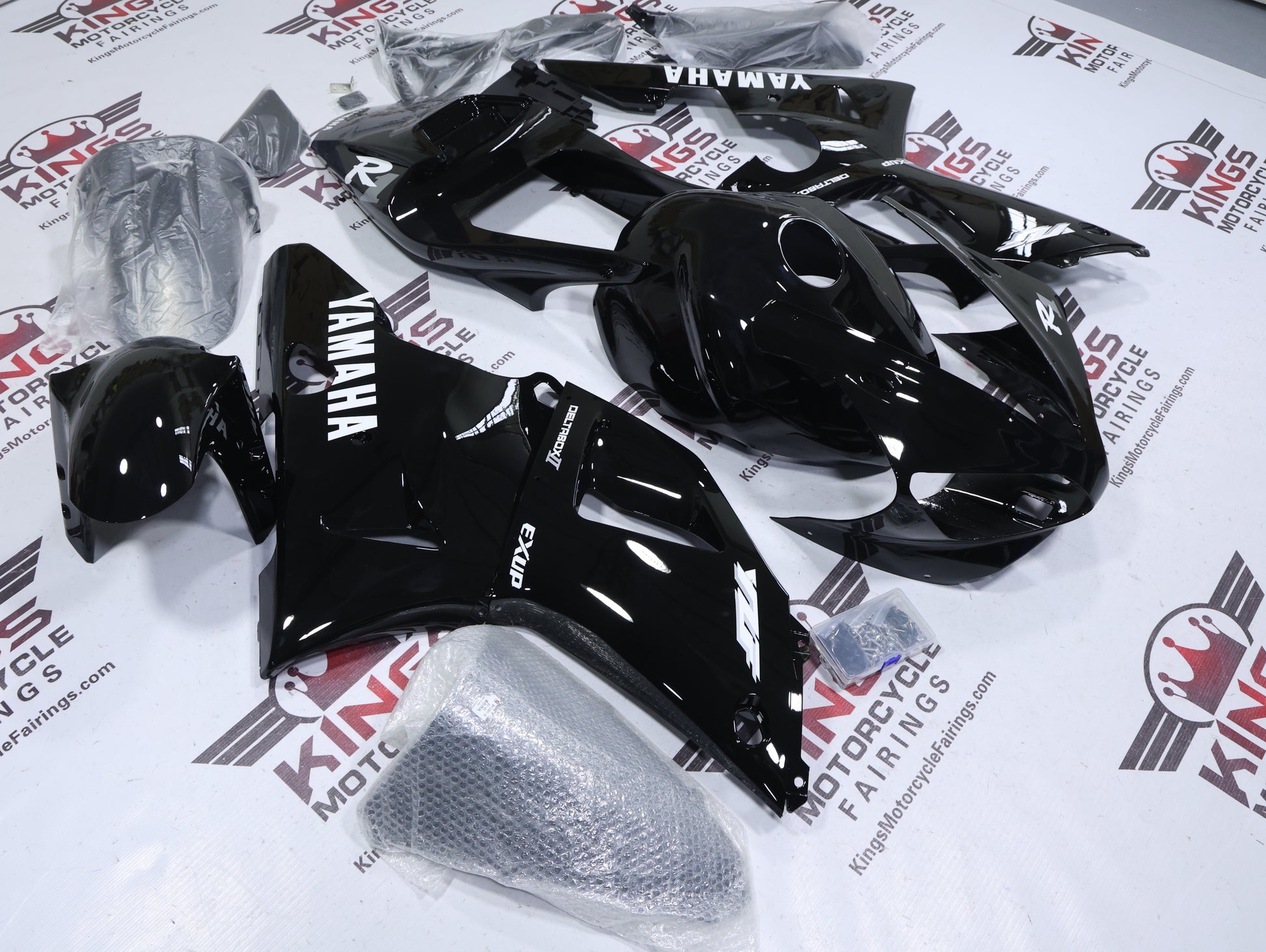 Yamaha R1 Fairings (2000-2001) Black, White from KingsMotorcycleFairings.com