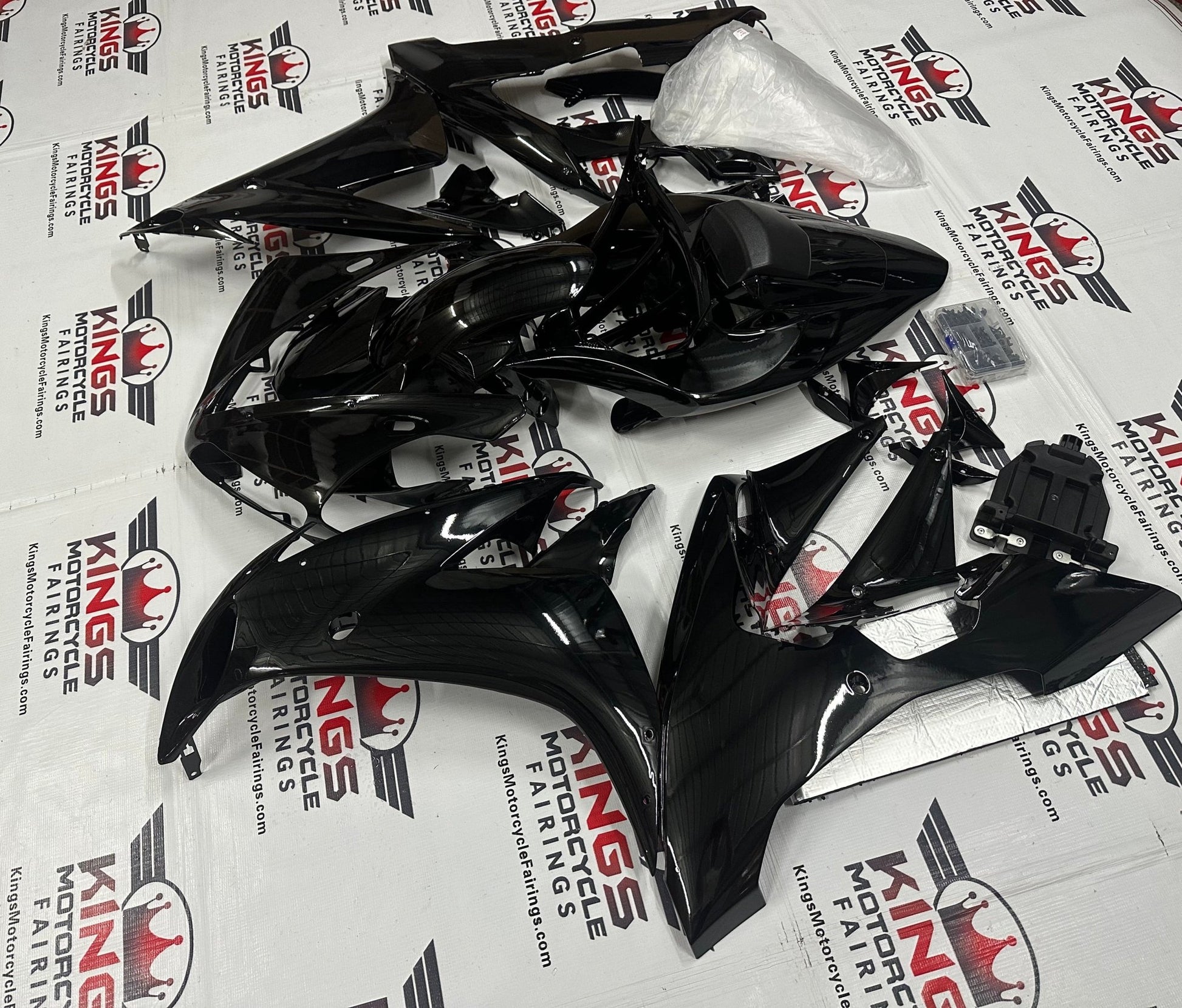 Yamaha YZF-R1 (2004-2006) Black Fairings at KingsMotorcycleFairings.com
