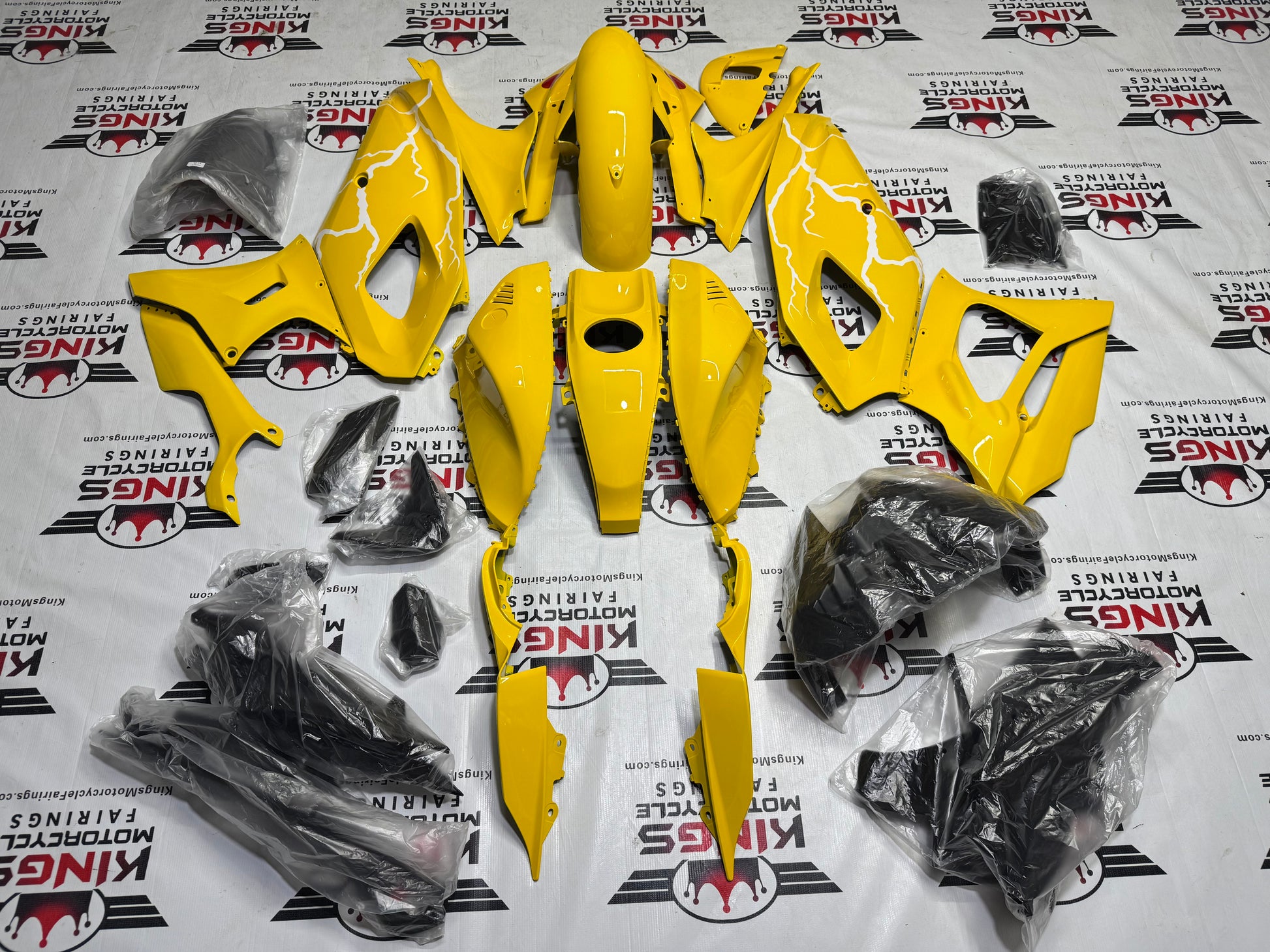Yamaha YZF-R7 Fairings (2021-2025) Yellow Pikachu at KingsMotorcycleFairings.com