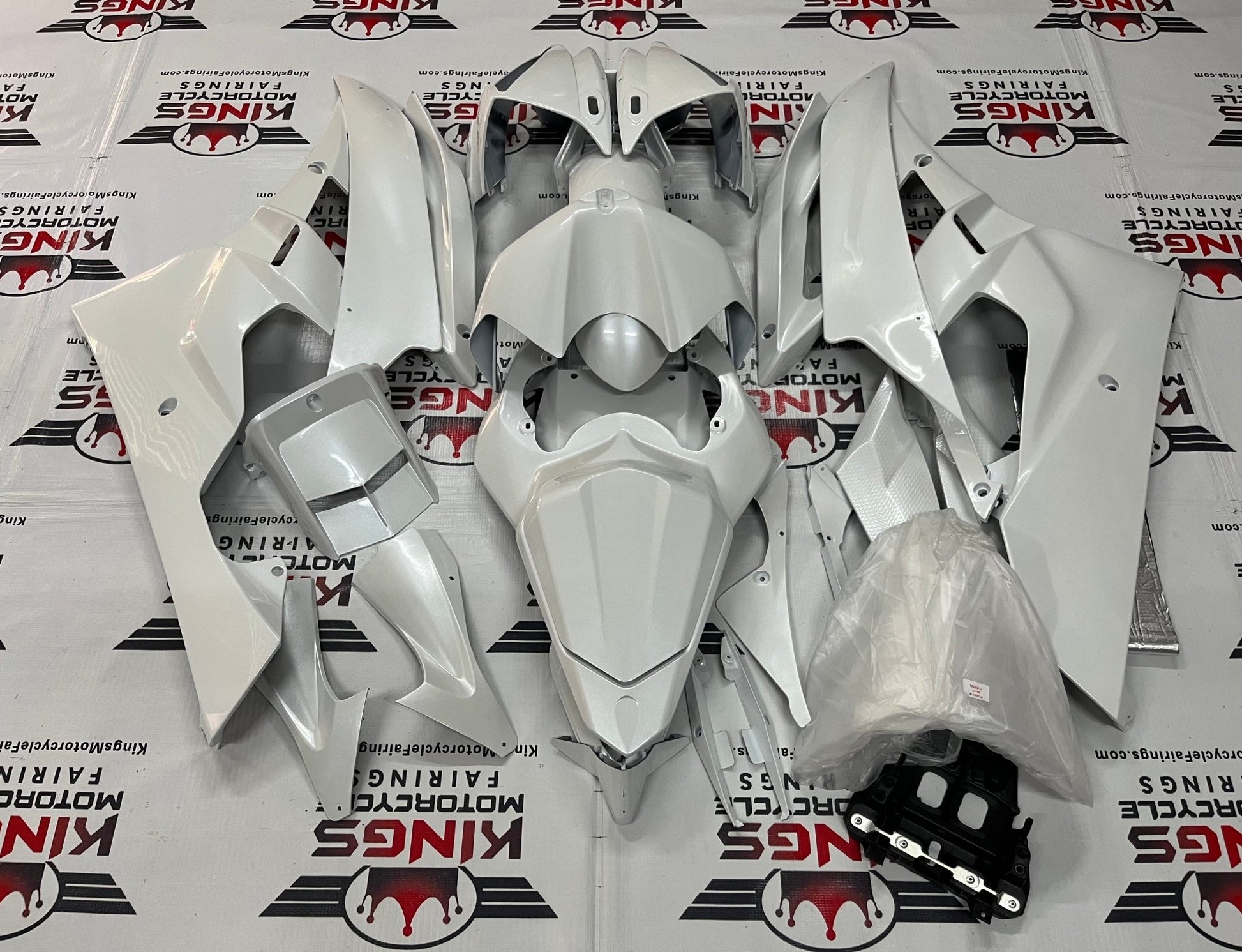 Yamaha R6 Fairings (2006-2007) Pearl White at KingsMotorcycleFairings.com