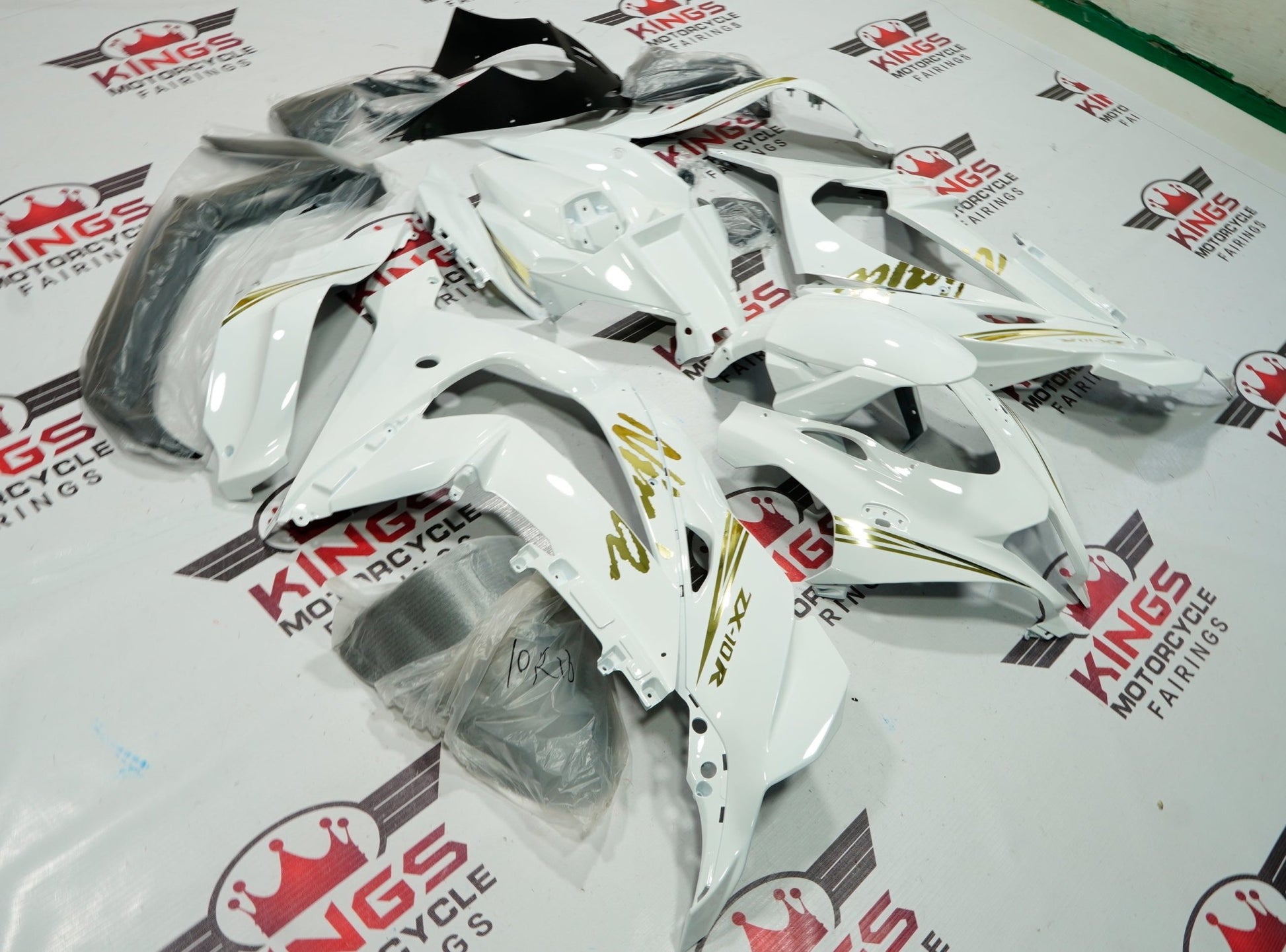Fairing Kit for a Kawasaki Ninja ZX10R (2016-2020) White & Gold - KingsMotorcycleFairings.com