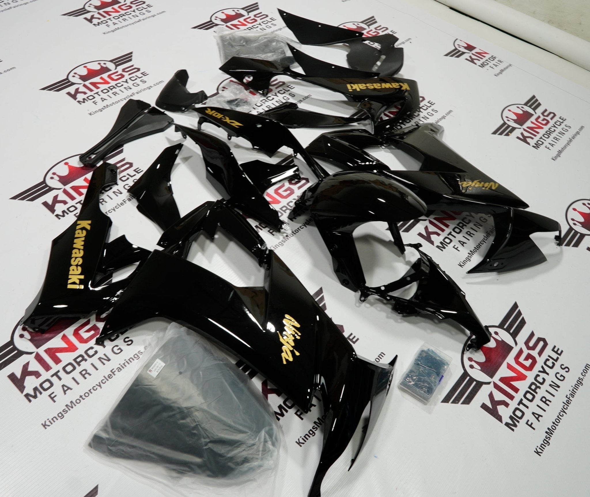 オーダー Fairings | Kawasaki Ninja ZX10R (2008-2010) Black, Gold