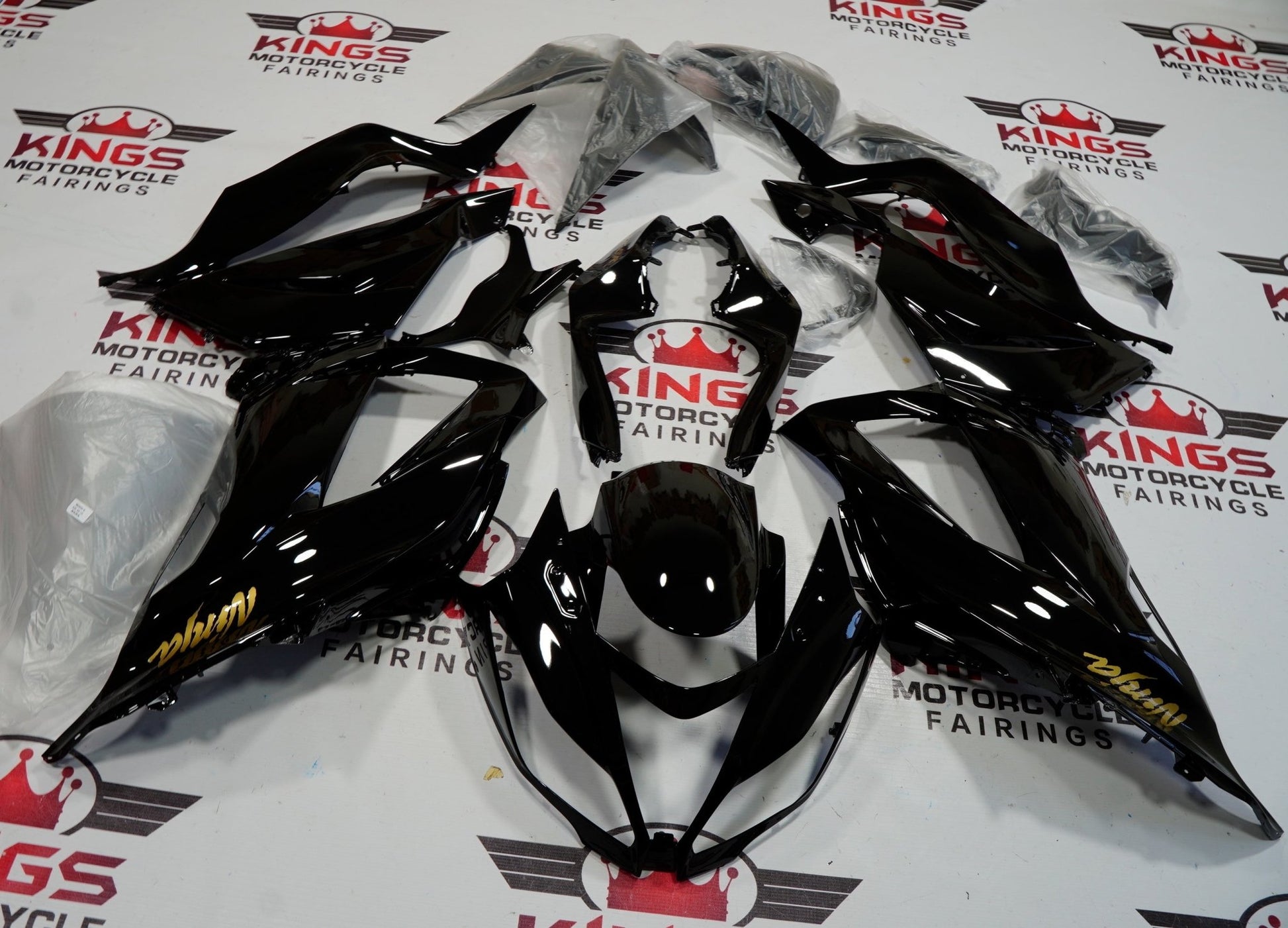 Fairing kit for a Kawasaki ZX6R 636 (2013-2018) Black & Gold