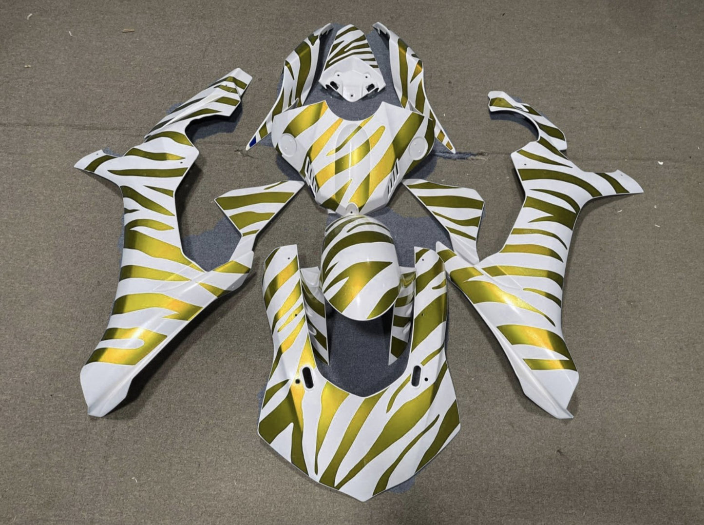 Yamaha YZF-R1 (2015-2019) White & Gold Zebra Fairings