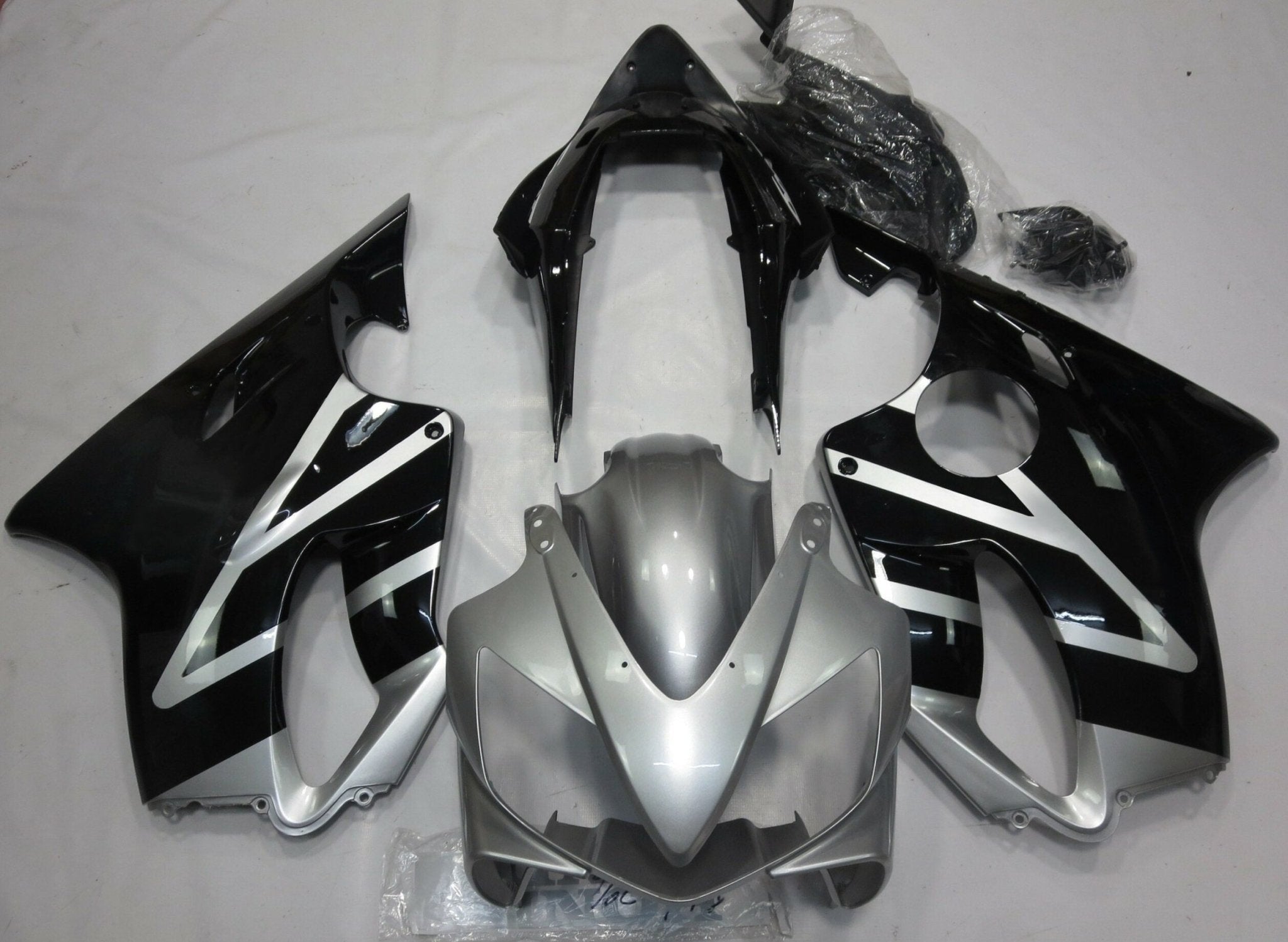 Honda CBR600F4i (2004-2007) Silver & Black Fairings