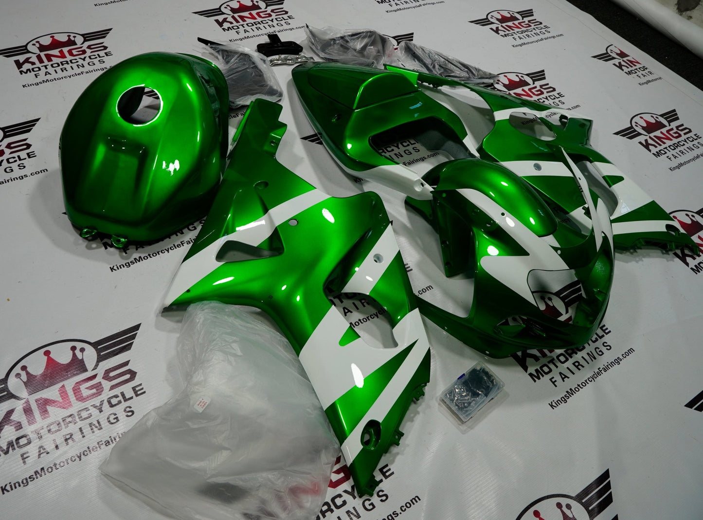 Shop Suzuki GSXR1000 Fairings (2000-2002) Green, White at KingsMotorcycleFairings.com