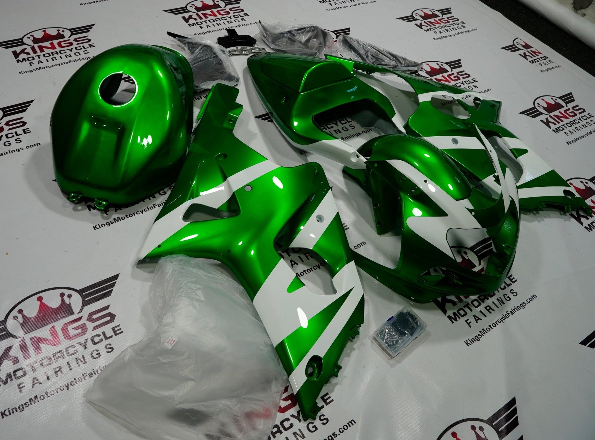 Shop Suzuki GSXR1000 Fairings (2000-2002) Green, White at KingsMotorcycleFairings.com