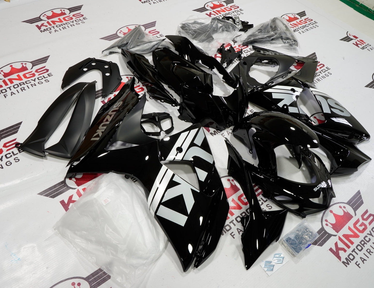 Suzuki GSXR1000 (2009-2016) Black & Silver Fairings - KingsMotorcycleFairings.com