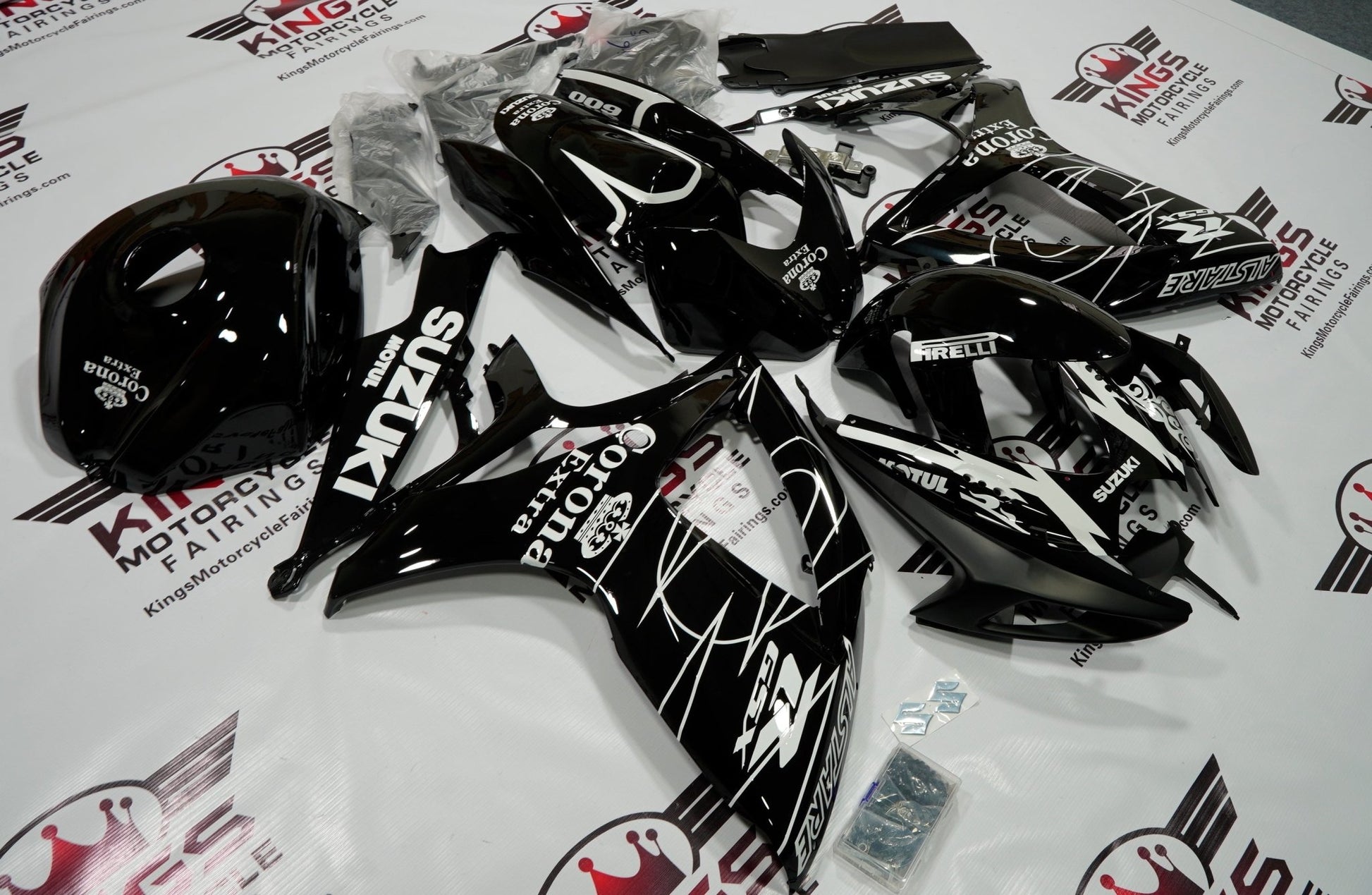 Suzuki GSXR600 (2006-2007) Black & White Corona Fairings at KingsMotorcycleFairings.com