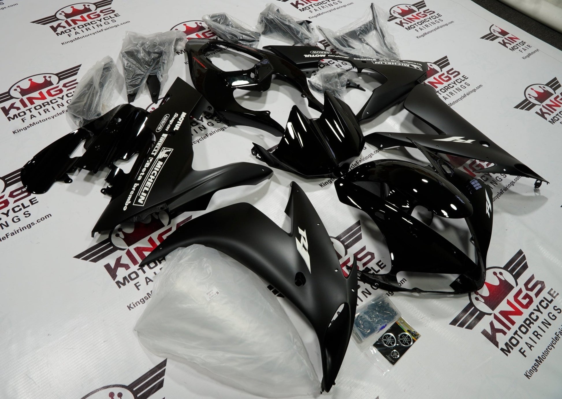 Yamaha YZF-R1 (2004-2006) Black, Matte Black & White Fairings at KingsMotorcycleFairings.com