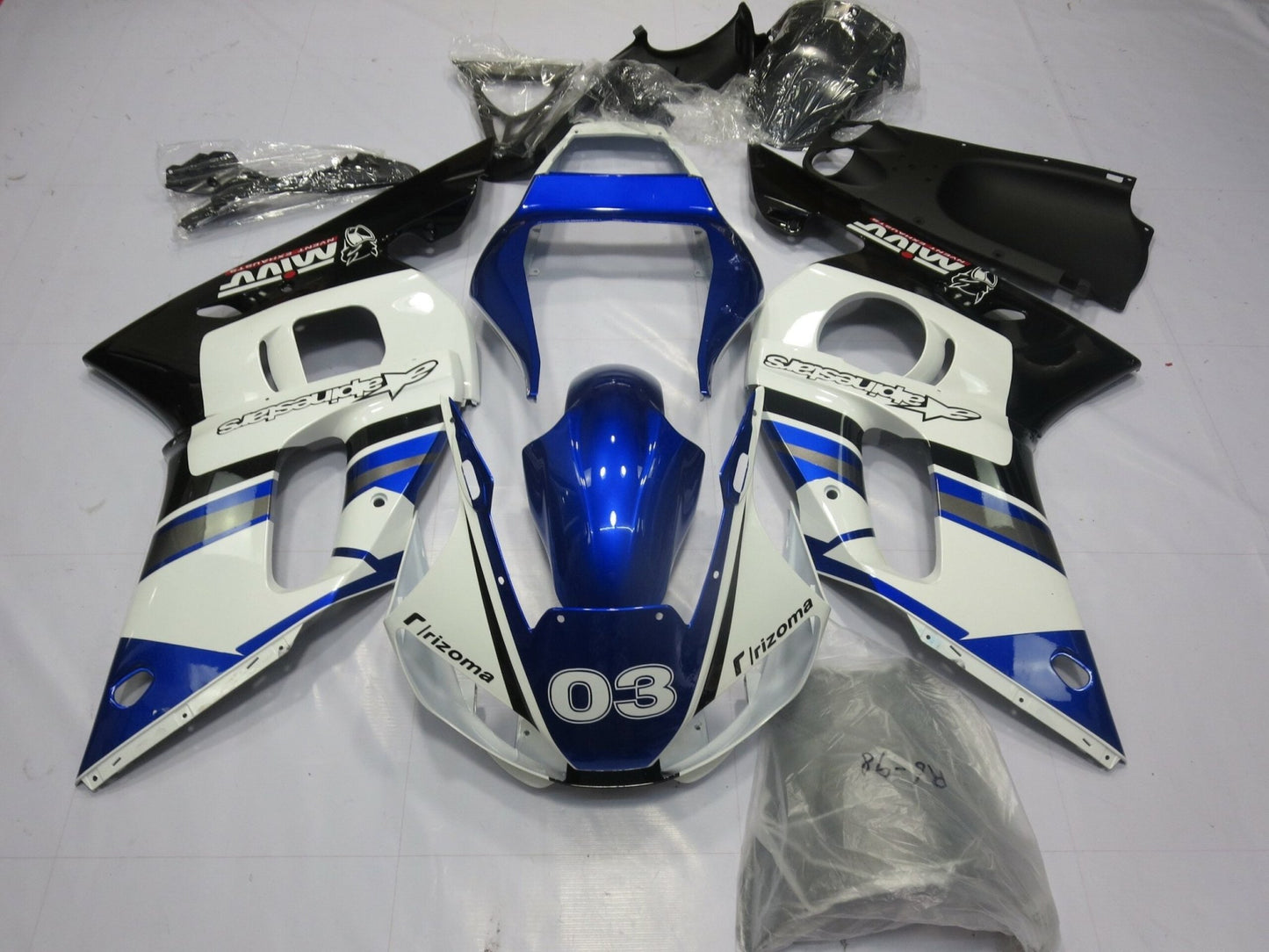 Yamaha R6 Fairings (1998-2002) White, Blue, Black, Silver #3 at KingsMotorcycleFairings.com